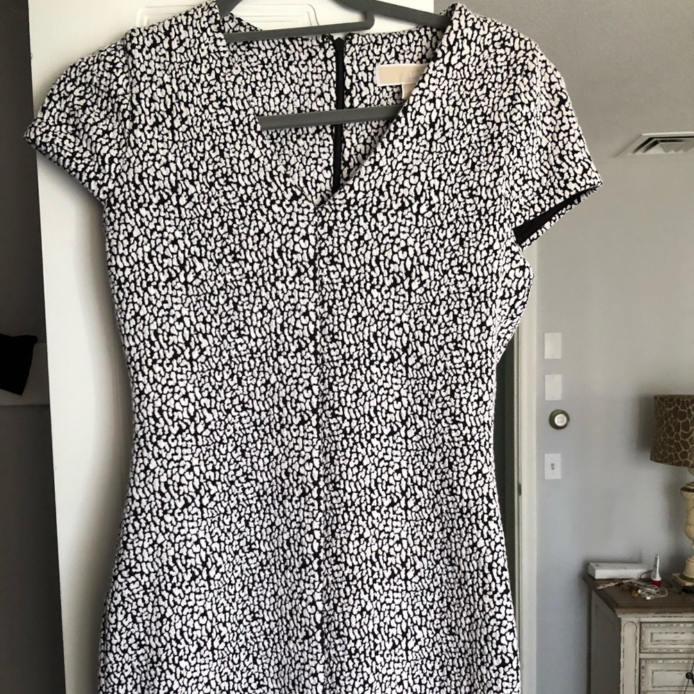 Dress - Picture 4 of 9